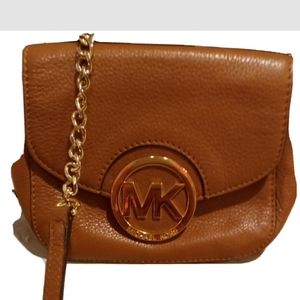 Soft leather- Michael Kors logo chain cross body